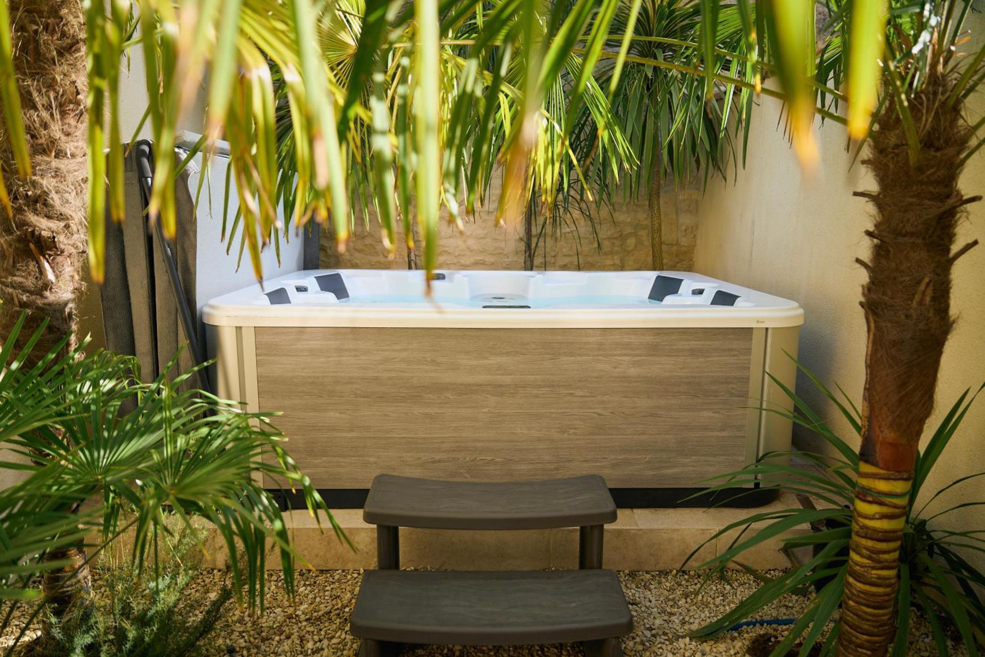 Suite Atypique - Jacuzzi Privatif En Centre Ville De Коньяк Екстер'єр фото